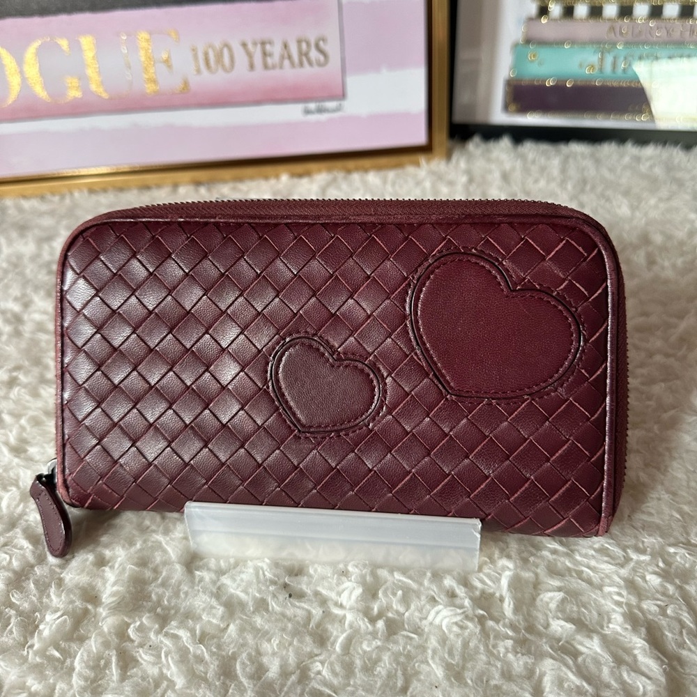 RARE Bottega Veneta Limted Edition Valentines Heart Intrecciato Long Wallet